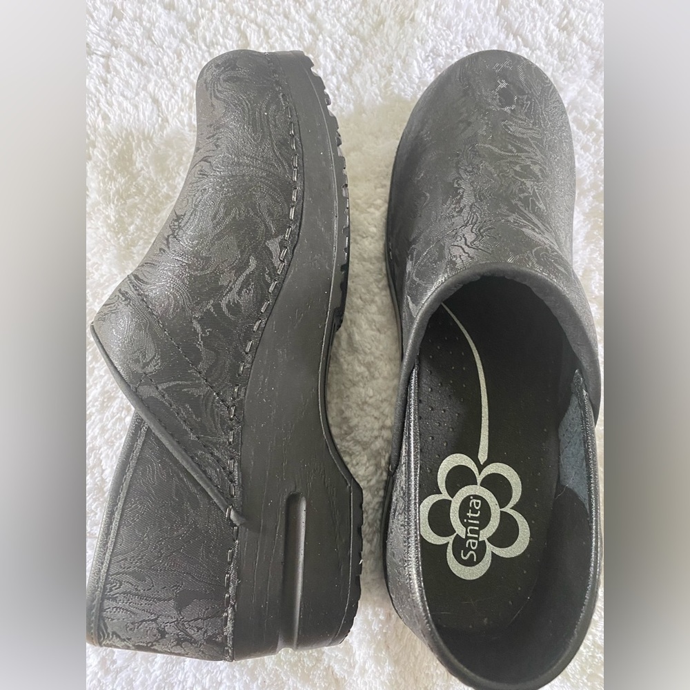 Women’s sanita work clogs